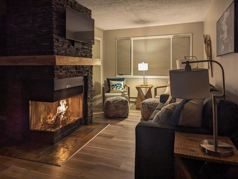Communal lounge/ TV room, TV and multimedia, Seating area, Evening entertainment, flat iron, internet