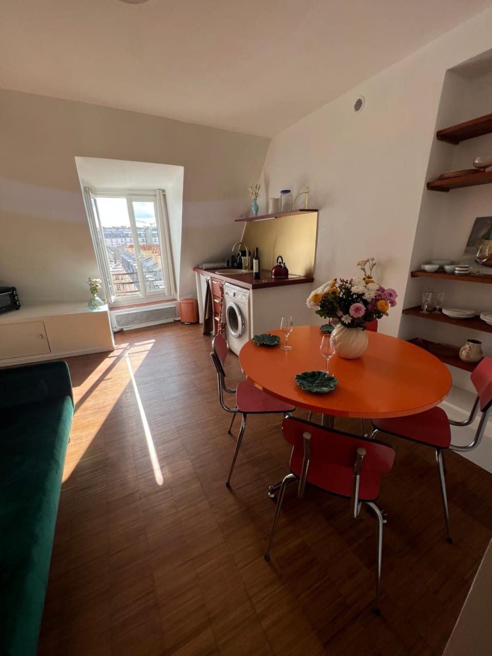 Living room, Seating area, Dining area, pet friendly, toaster