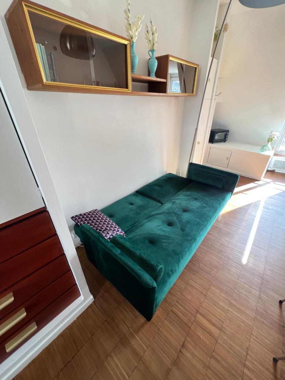 Bed, Living room