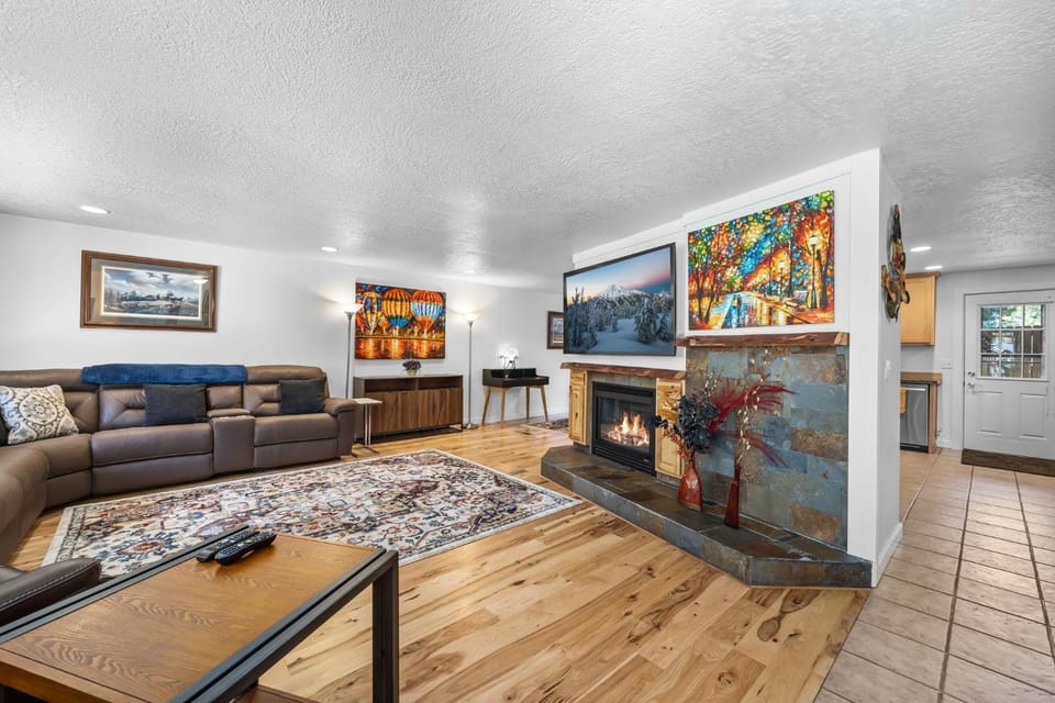 BrightA House in Bend