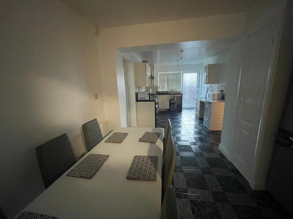 Kitchen or kitchenette, Dinner, minibar, oven, pet friendly, stove, toaster, washing machine, dryer