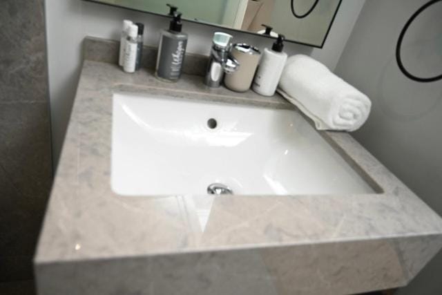 Elegant-World Ellipse Waterfall Apartment in Sandton