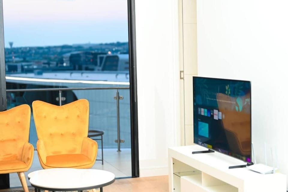 Elegant-World Ellipse Waterfall Apartment in Sandton