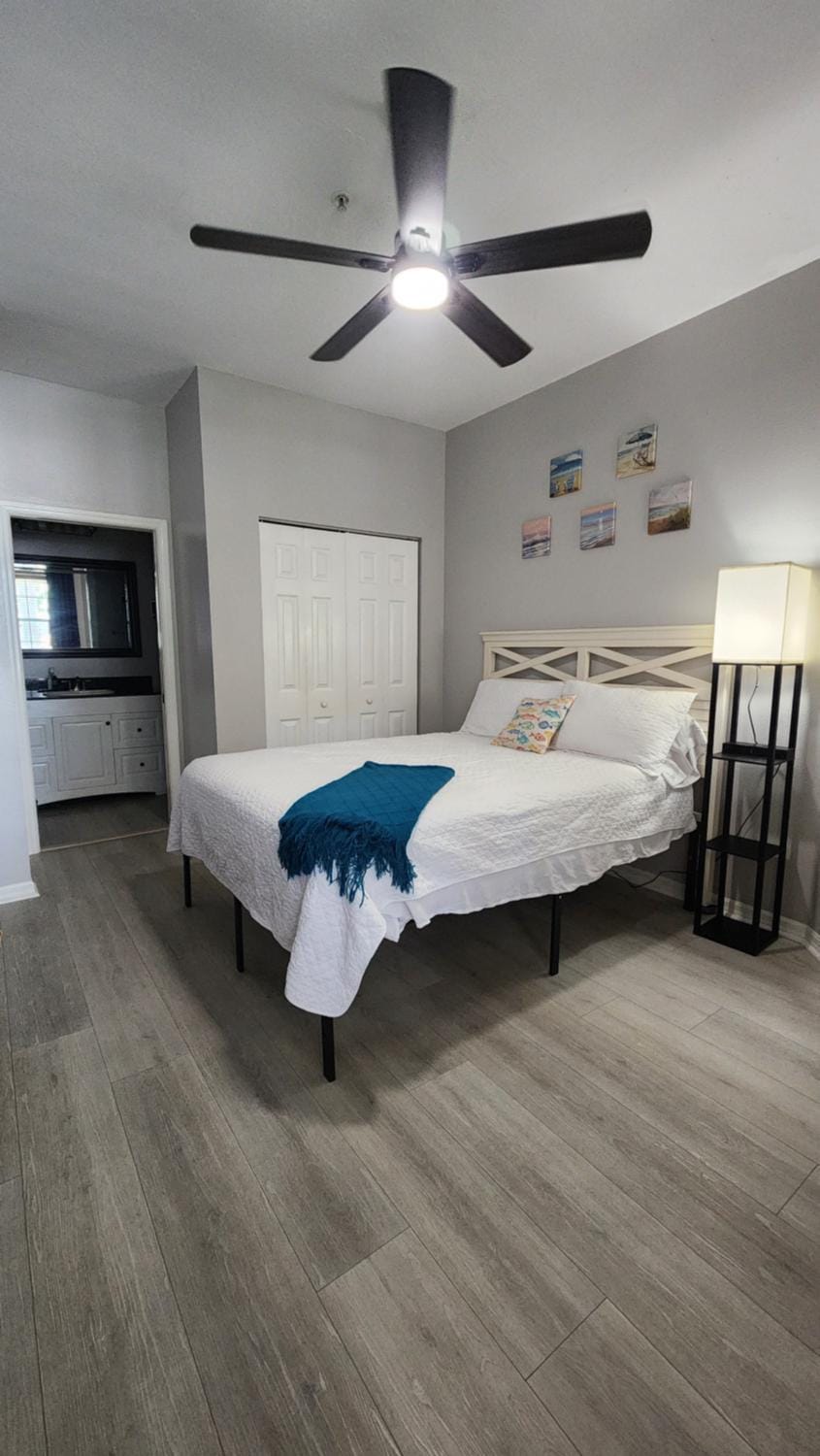 Modern Beach Haven Secure Suite at IMG Academy Apartment in Longboat Key