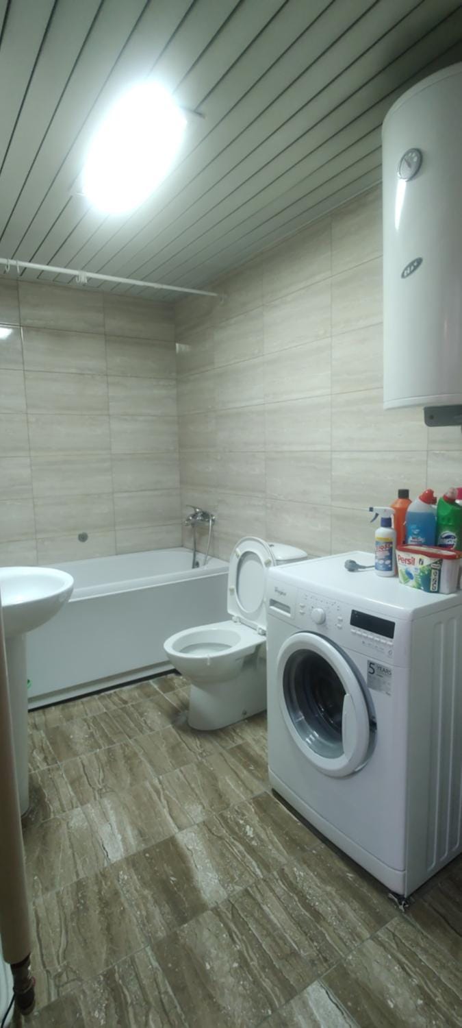 Bathroom, Bath, towels, washing machine, dryer
