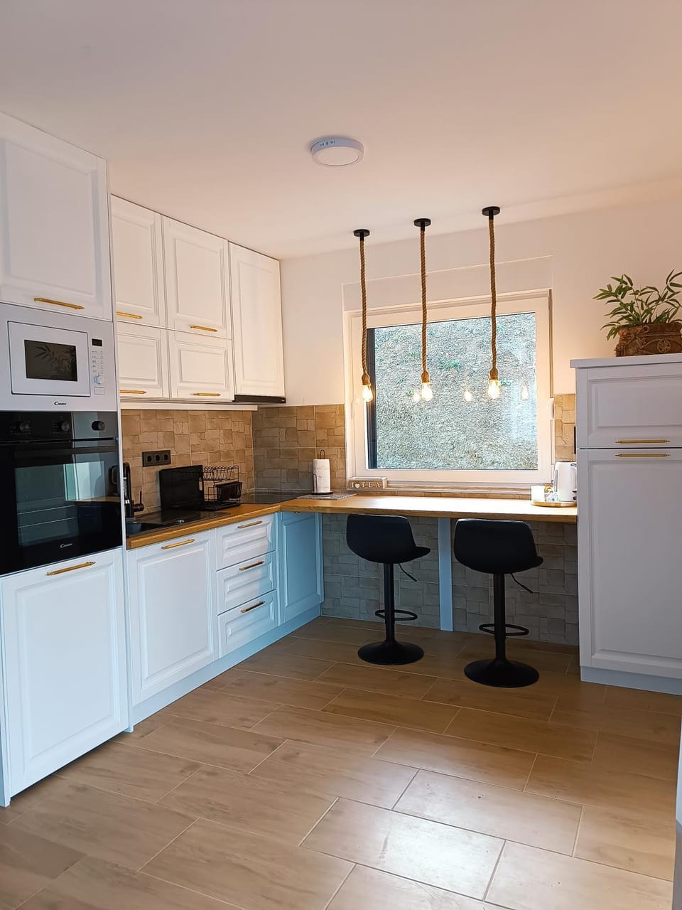 Kitchen or kitchenette, Dining area, minibar, pet friendly, stove