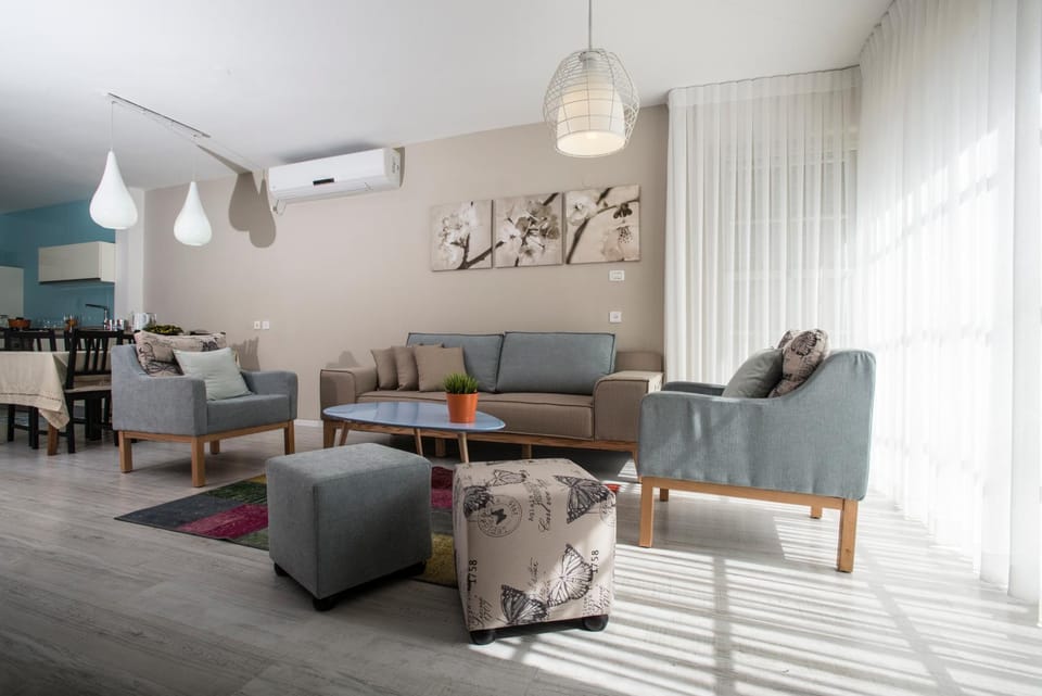 Living room, Decorative detail, Seating area