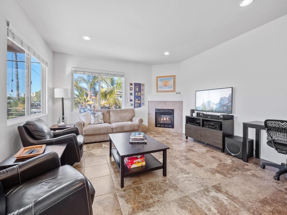 Pacific Beach Paradise - Near the Beach w AC, Garage, Fast Wifi & Private Patio! House in Pacific Beach