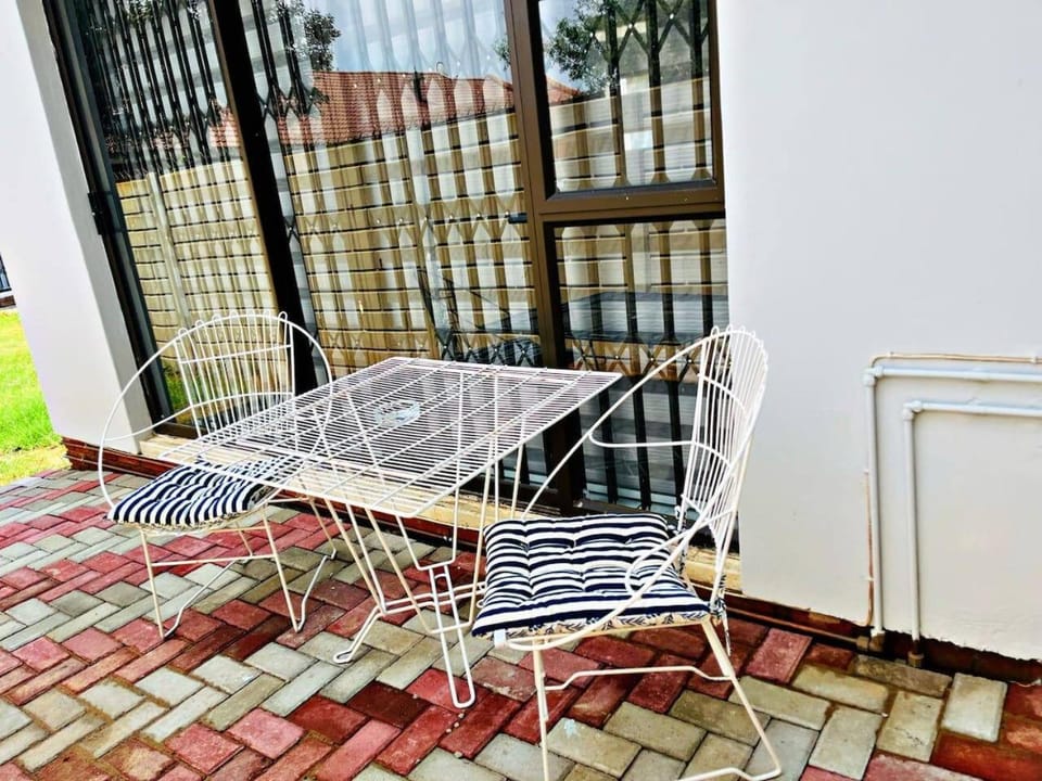 Elite Luxury Garden Escape, Executive Cottage in Welkom with Wi-Fi & Parking Apartment in North West, South Africa