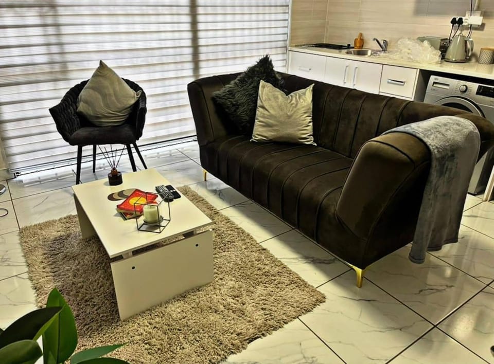 Elite Luxury Garden Escape, Executive Cottage in Welkom with Wi-Fi & Parking Apartment in North West, South Africa