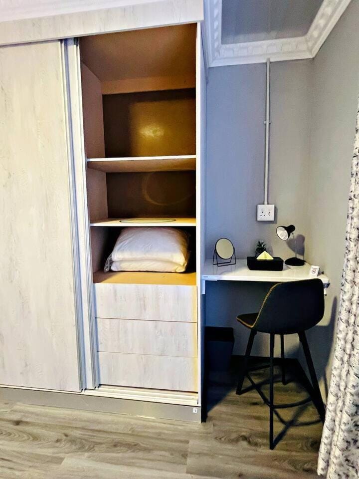 Elite Luxury Garden Escape, Executive Cottage in Welkom with Wi-Fi & Parking Apartment in North West, South Africa