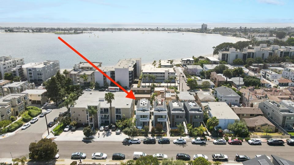Haines Luxury Dream Home - Bay Views, Rooftop, Fire Pit & AC House in Mission Bay