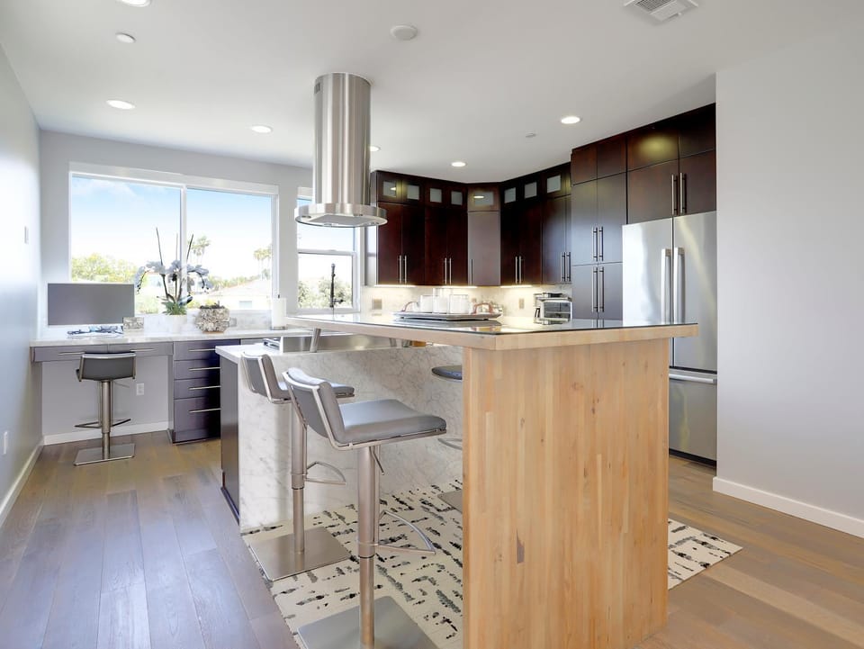 Haines Luxury Dream Home - Bay Views, Rooftop, Fire Pit & AC House in Mission Bay