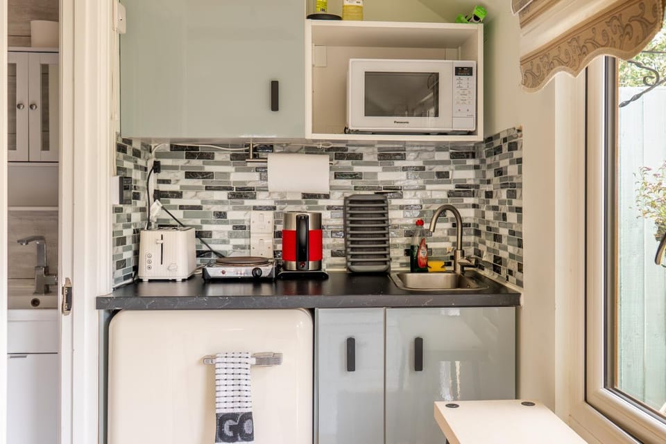 Kitchen or kitchenette, kitchen, kitchen