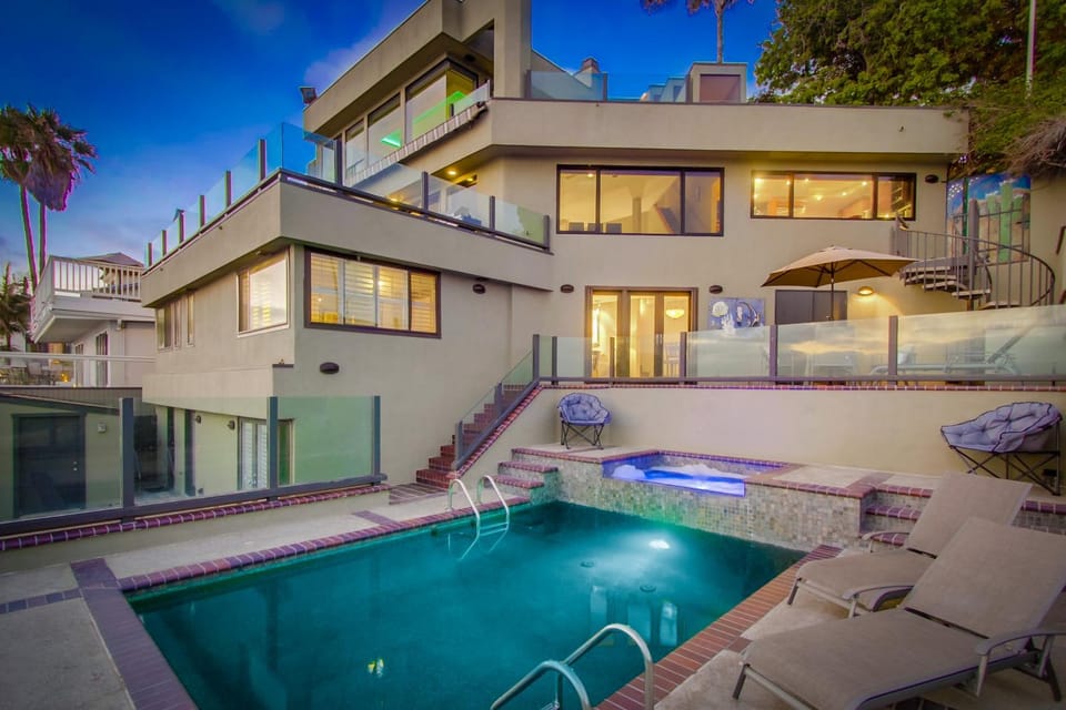 Mission Bay Dreams - w Bay Access, Parking, Pool & Spa House in Mission Bay