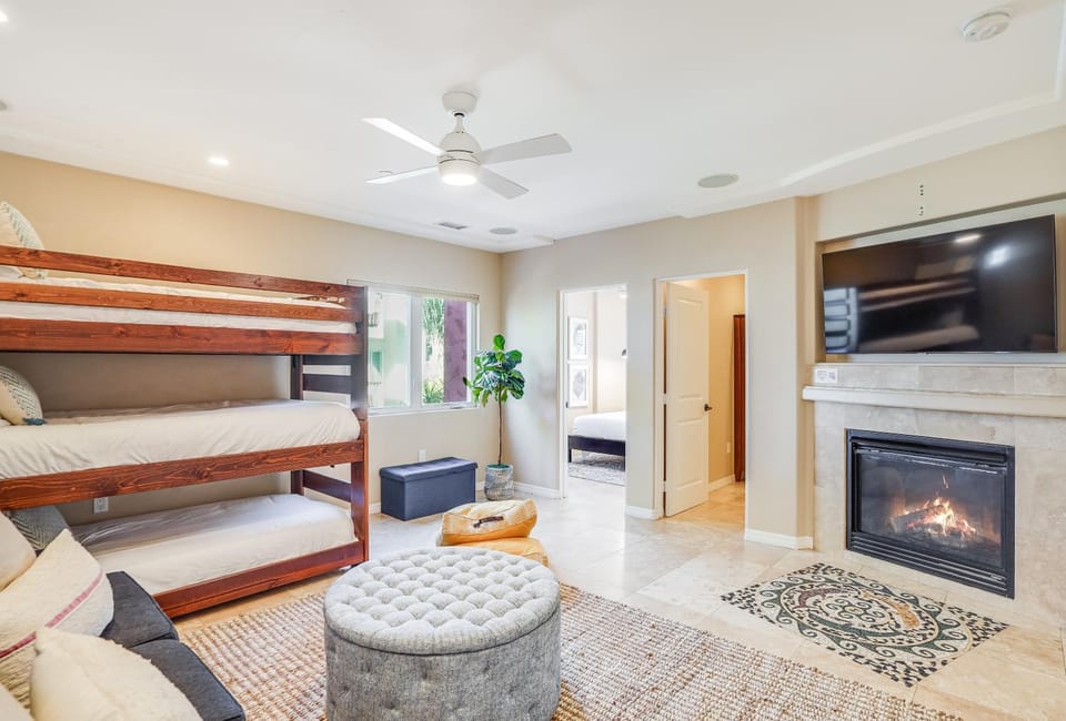 Massive Dream Beach Home - Dog Friendly, AC, Steps2Sand House in Mission Beach