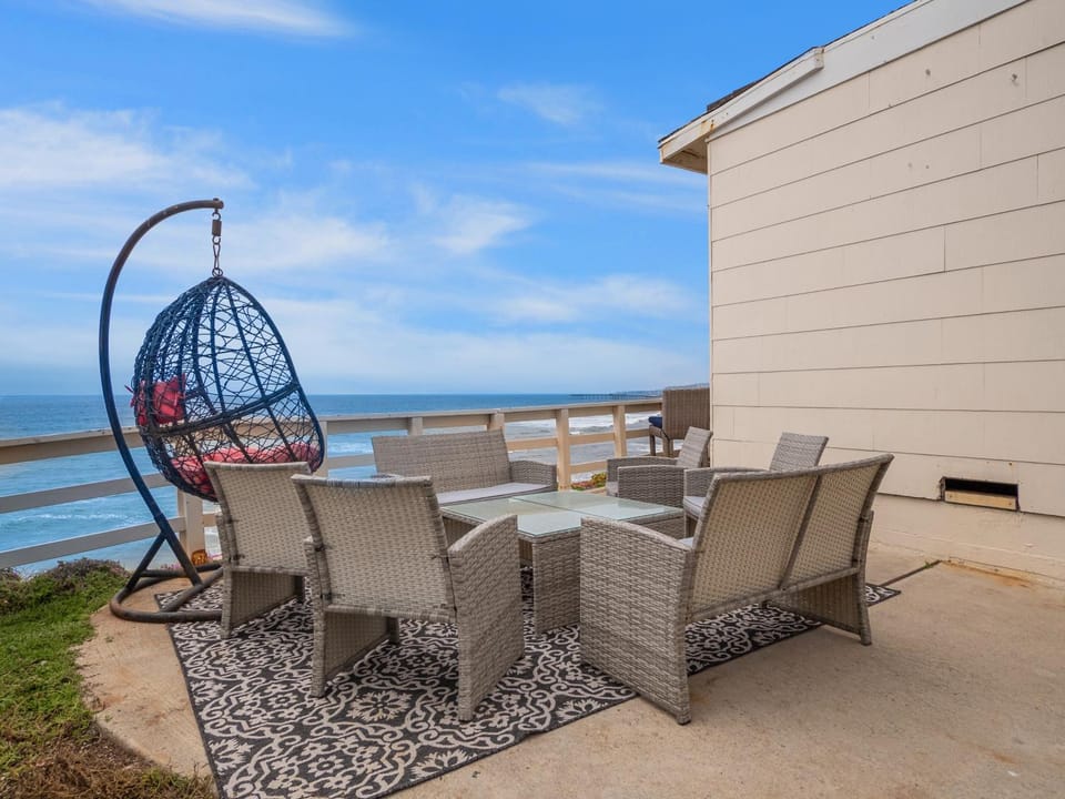 Stunning Oceanfront Villa - Massive Patio, Hot Tub, Parking, Pet Friendly & Views! Villa in Ocean Beach