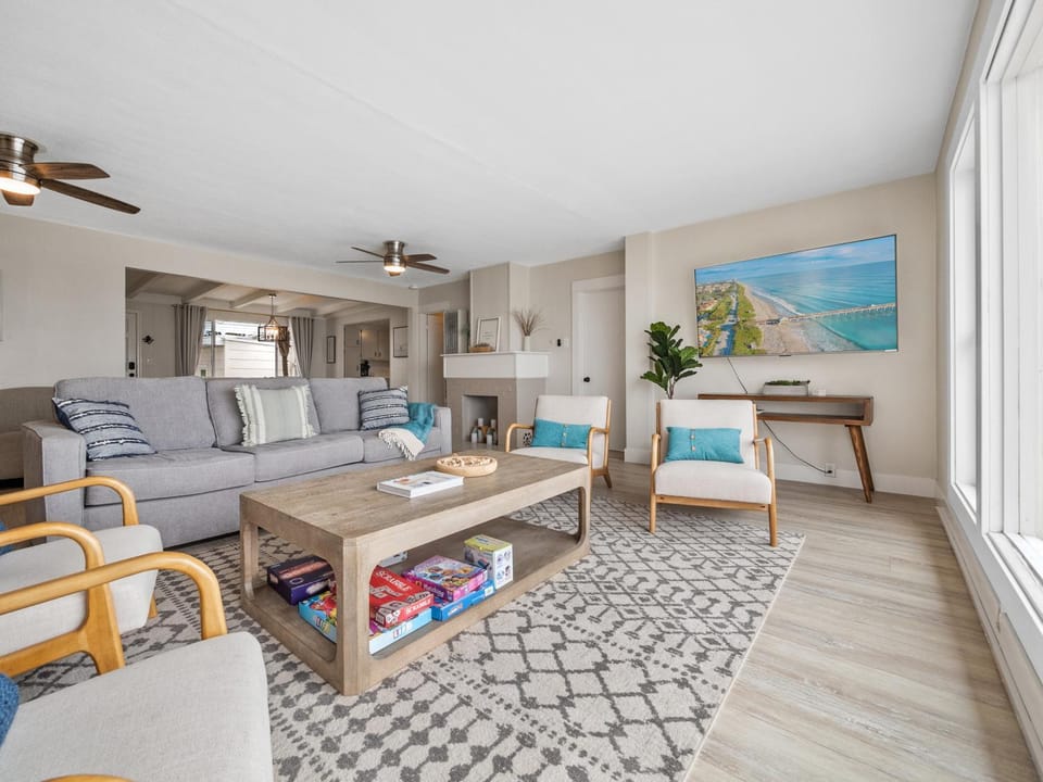 Stunning Oceanfront Villa - Massive Patio, Hot Tub, Parking, Pet Friendly & Views! Villa in Ocean Beach