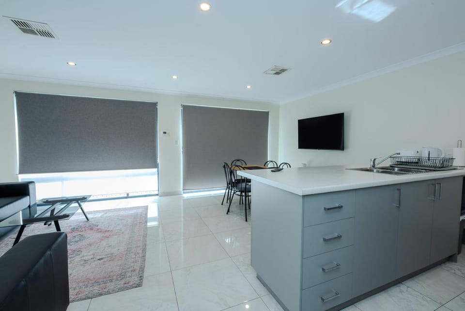 Spectacular 3 Bedroom, 2 Bathroom Home. House in Henley Brook