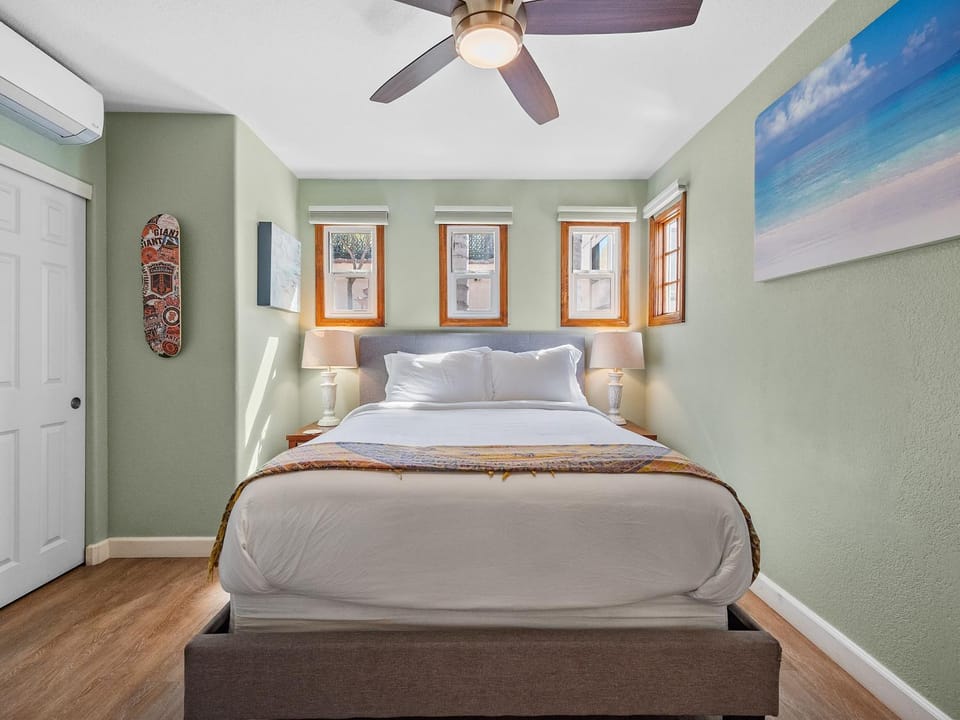 Stunning Beach House- Rooftop Patio & Ocean Views House in Mission Beach