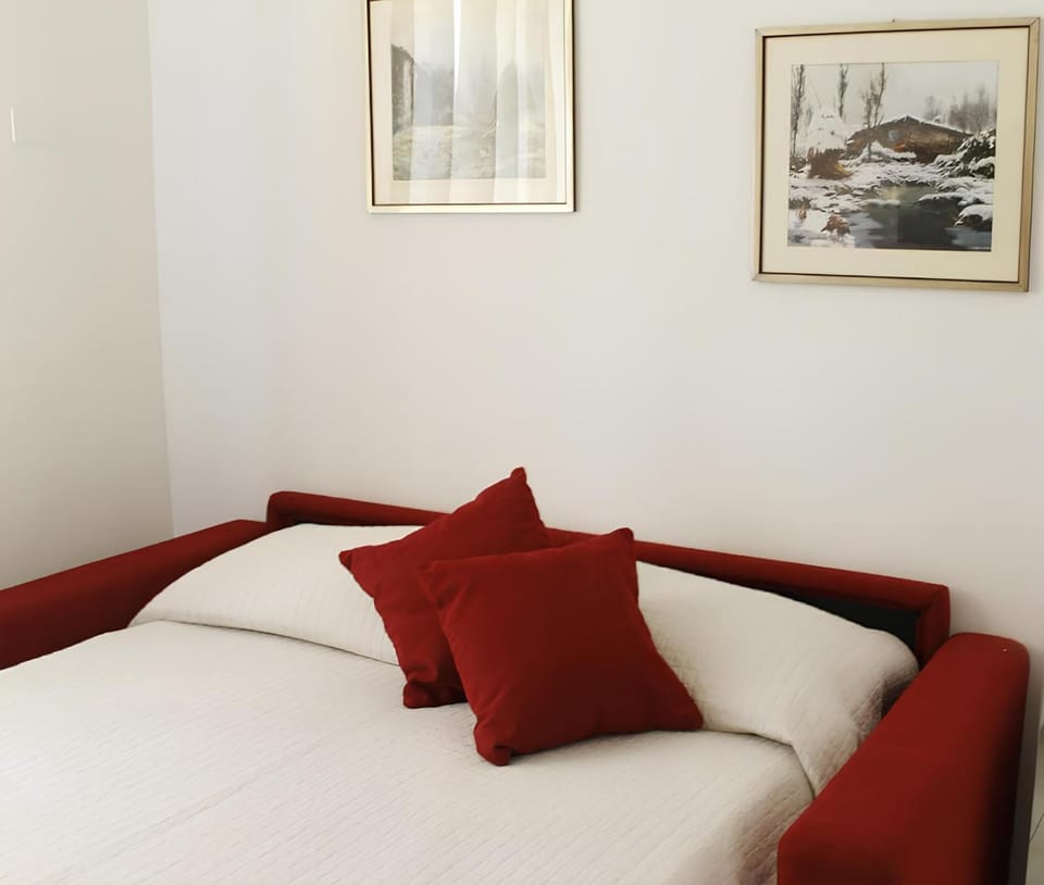 Bed, Living room, Dining area