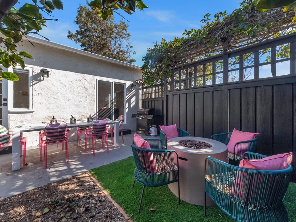 Classic Beach Bungalow - Parking, Private Patio & Pet Friendly! House in Ocean Beach