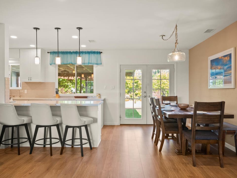 Bay Park Garden Paradise - central Location, AC, Washer Dryer & Private yard! House in San Diego