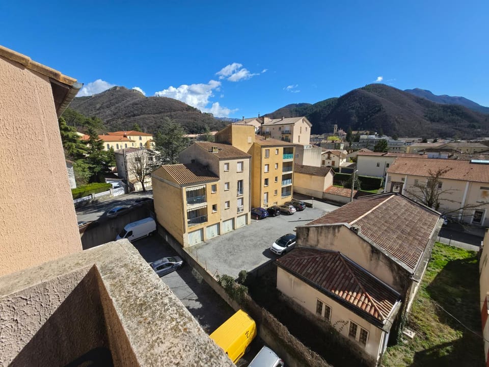 Studio avec balcon et vue panoramique sur le Cousson proche Thermes Apartment in Provence-Alpes-Côte d'Azur