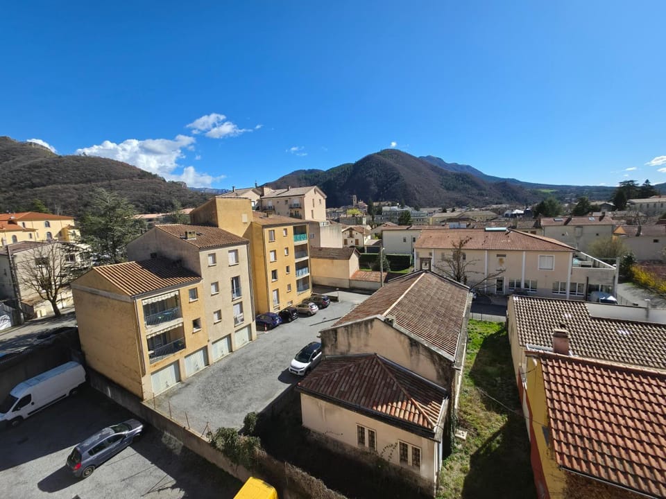 Studio avec balcon et vue panoramique sur le Cousson proche Thermes Apartment in Provence-Alpes-Côte d'Azur