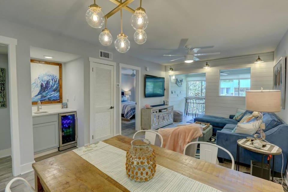 Fully Renovated! Coastal Elegance &Tranquil Beach Apartment in Hilton Head Island