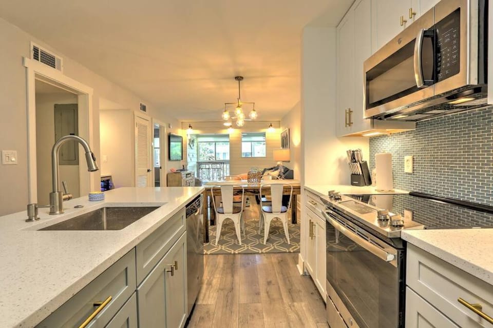Fully Renovated! Coastal Elegance &Tranquil Beach Apartment in Hilton Head Island