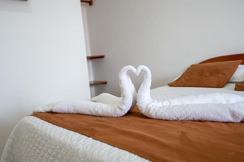 Photo of the whole room, Bedroom, towels