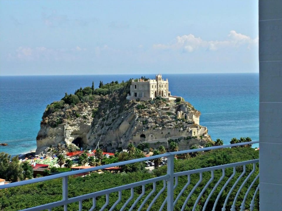 Nearby landmark, Day, Natural landscape, View (from property/room), Balcony/Terrace, Landmark view, Sea view