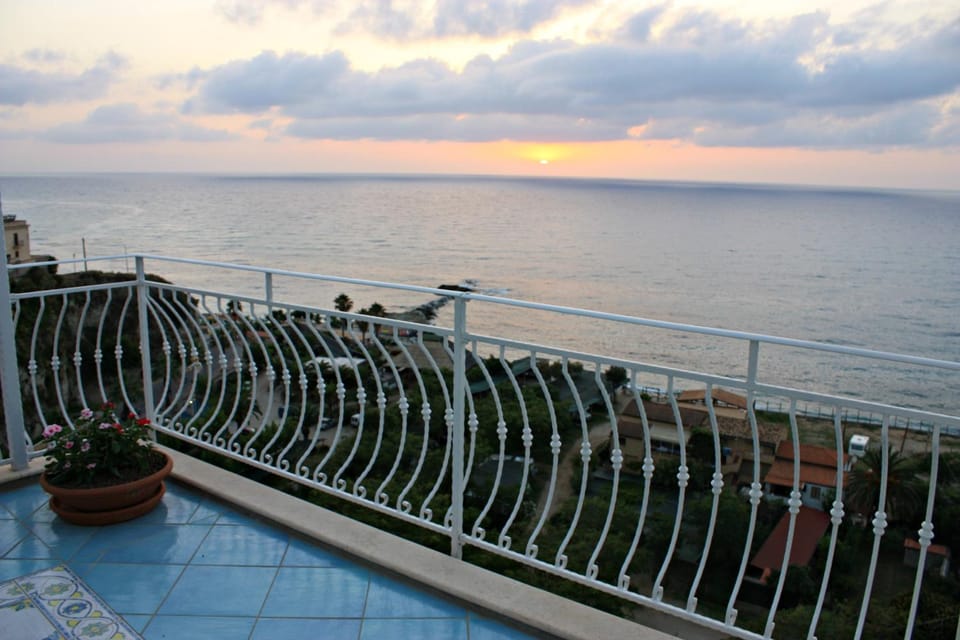 Day, Natural landscape, View (from property/room), Balcony/Terrace, Sea view, Sunrise, Sunset