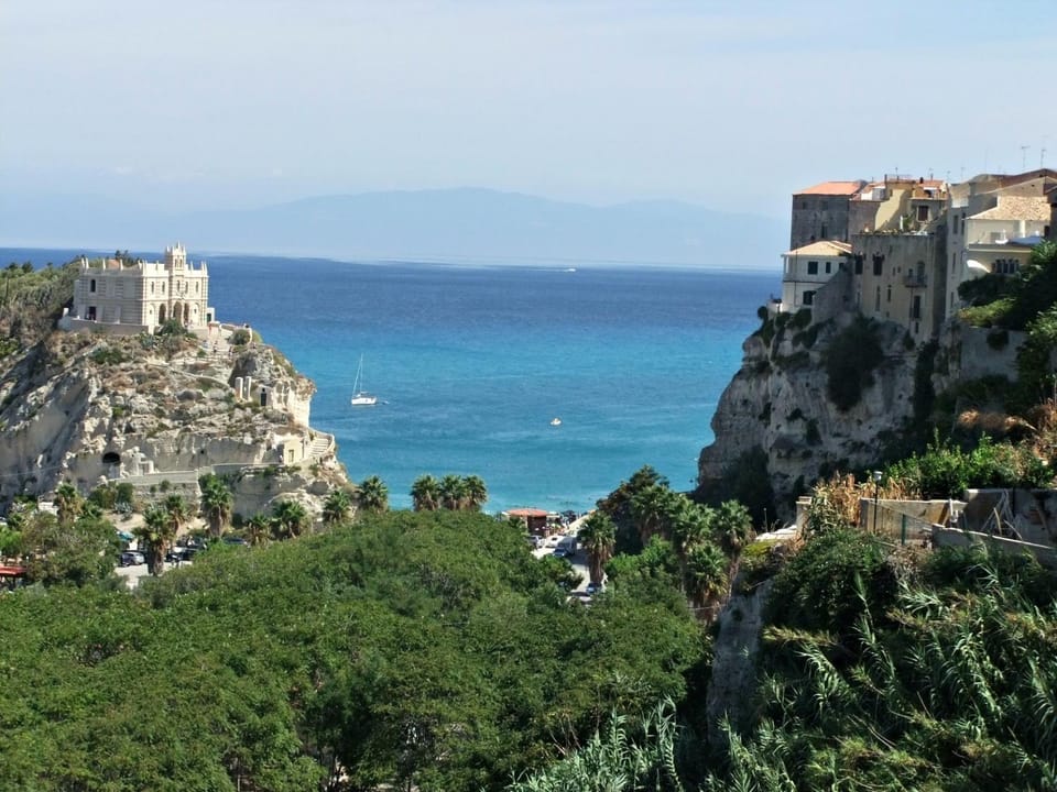 Nearby landmark, Day, Natural landscape, View (from property/room), Balcony/Terrace, Mountain view, Sea view