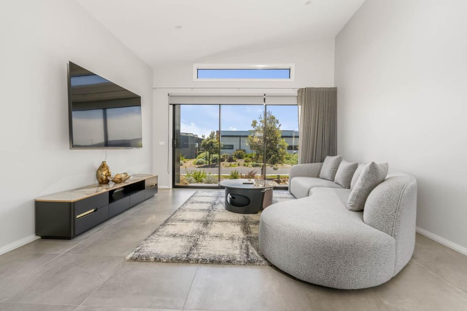 Opulence Cove House in Cape Paterson