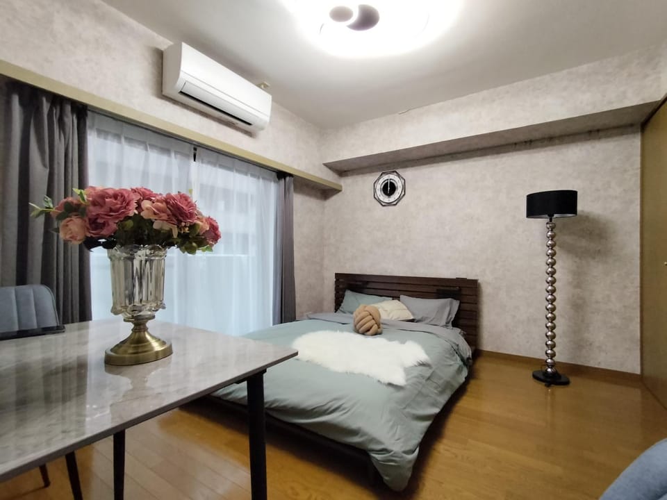 Photo of the whole room, Bedroom