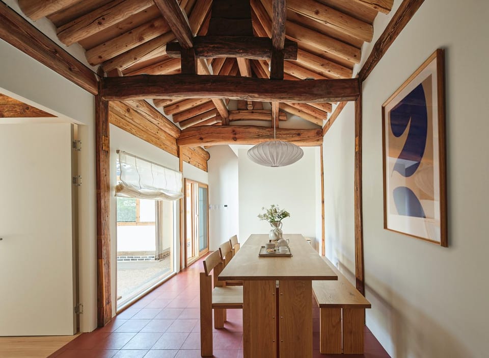 Kitchen or kitchenette, Living room