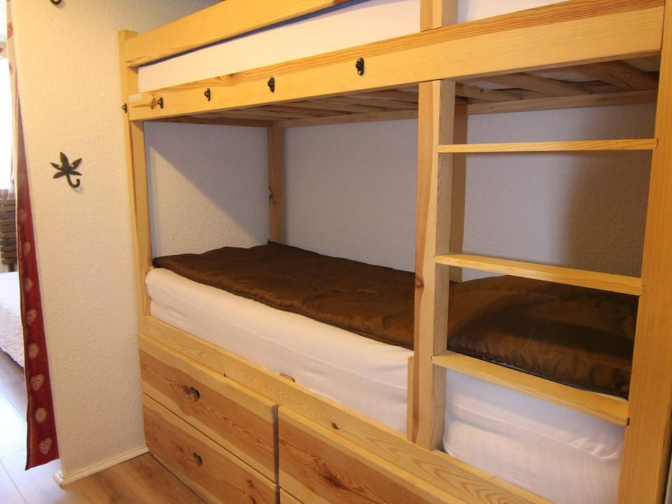 Appartement cosy 4/5 pers. à l'Alpe d'Huez, balcon, prox. commerces & remontées, casier à skis - FR-1-405-341 Apartment in Huez