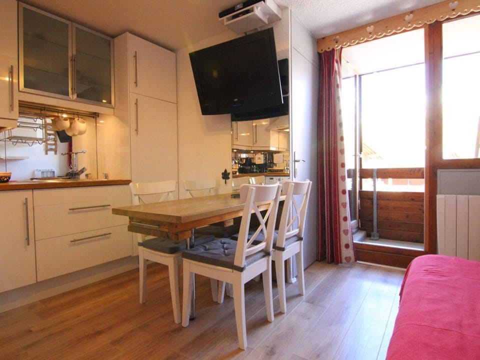Appartement cosy 4/5 pers. à l'Alpe d'Huez, balcon, prox. commerces & remontées, casier à skis - FR-1-405-341 Apartment in Huez