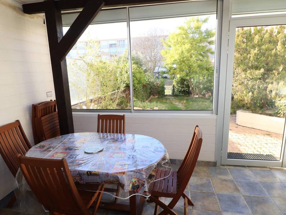 Appartement 2 pièces en rez-de-jardin, proche plage, animaux admis - FR-1-307-247 Apartment in Le Grau-du-Roi