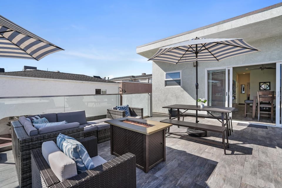 Ocean View Paradise w Private Patio & Spa House in Mission Beach