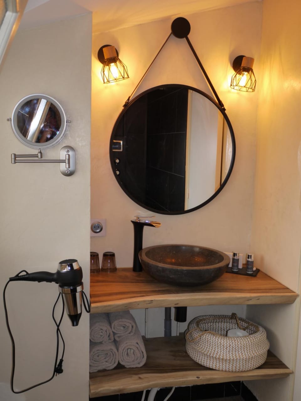 Le Chapeau Rouge Hotel in Nouvelle-Aquitaine