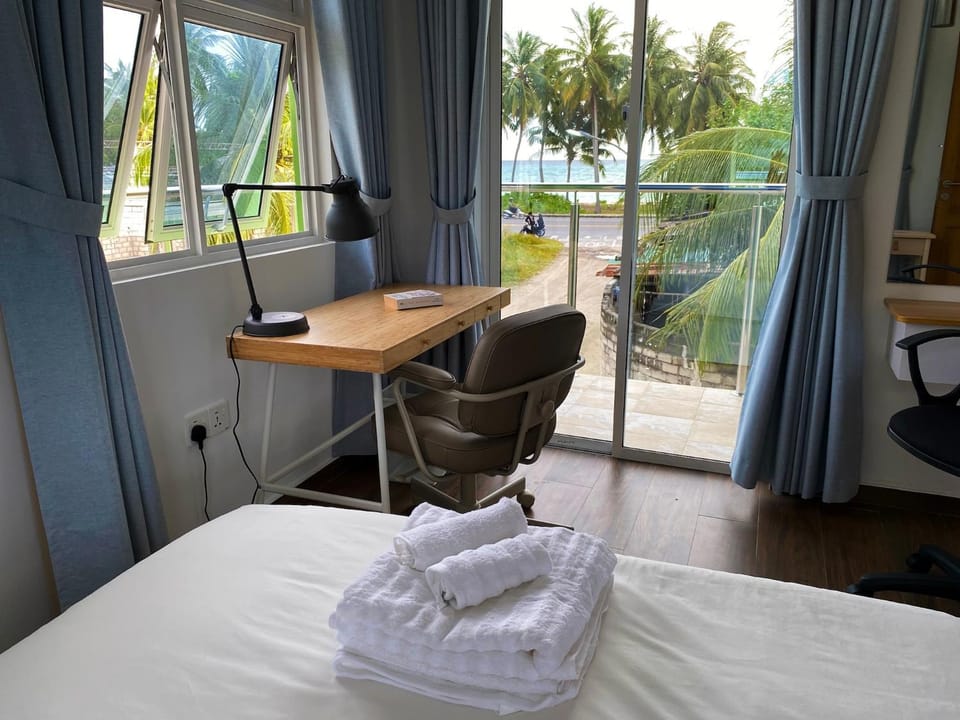 Bed, View (from property/room), Balcony/Terrace, Bedroom, towels