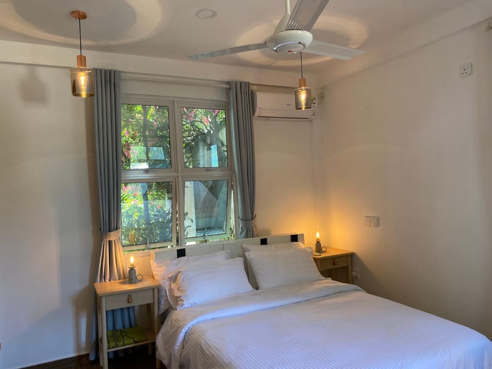 Bed, Bedroom, internet, air conditioner
