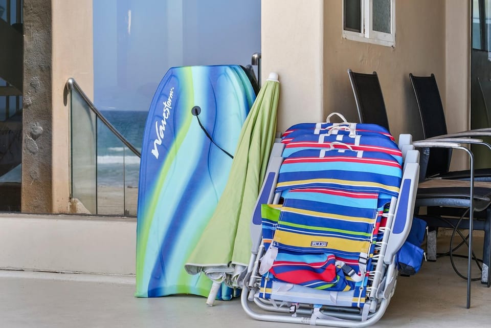 Stunning Oceanfront Boardwalk Condo - Spa, Steps2Beach, Parking & Fast Wifi! House in Mission Beach