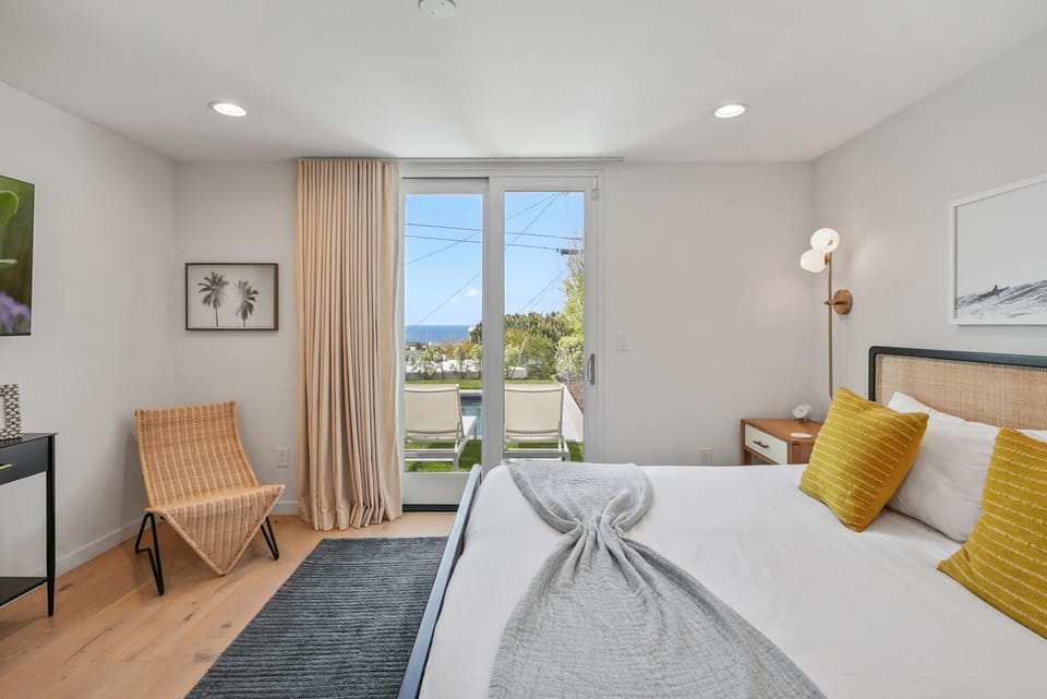 Birdrock Paradise w Private Pool& Spa, AC, fast WiFi & Yard! House in La Jolla