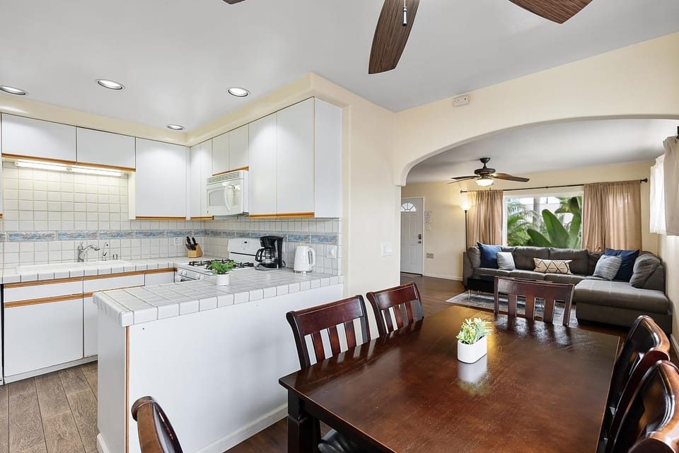 Pacific Oasis - Large Patio, Parking & Walk to Beach House in Pacific Beach