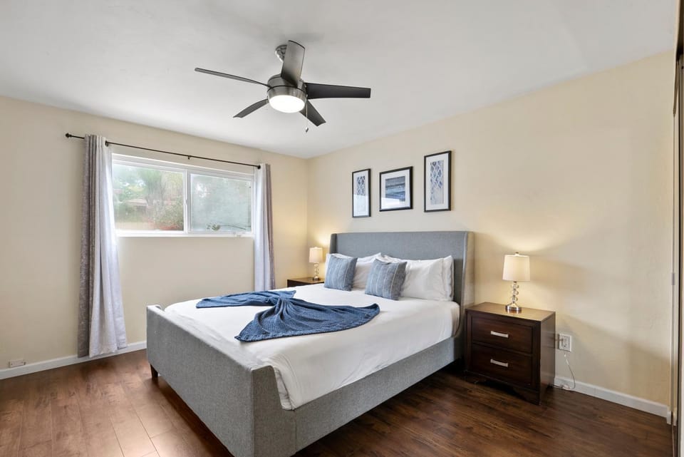Pacific Paradise - Large Patio, Hot Tub, Short Walk to Beach, & Parking House in Pacific Beach