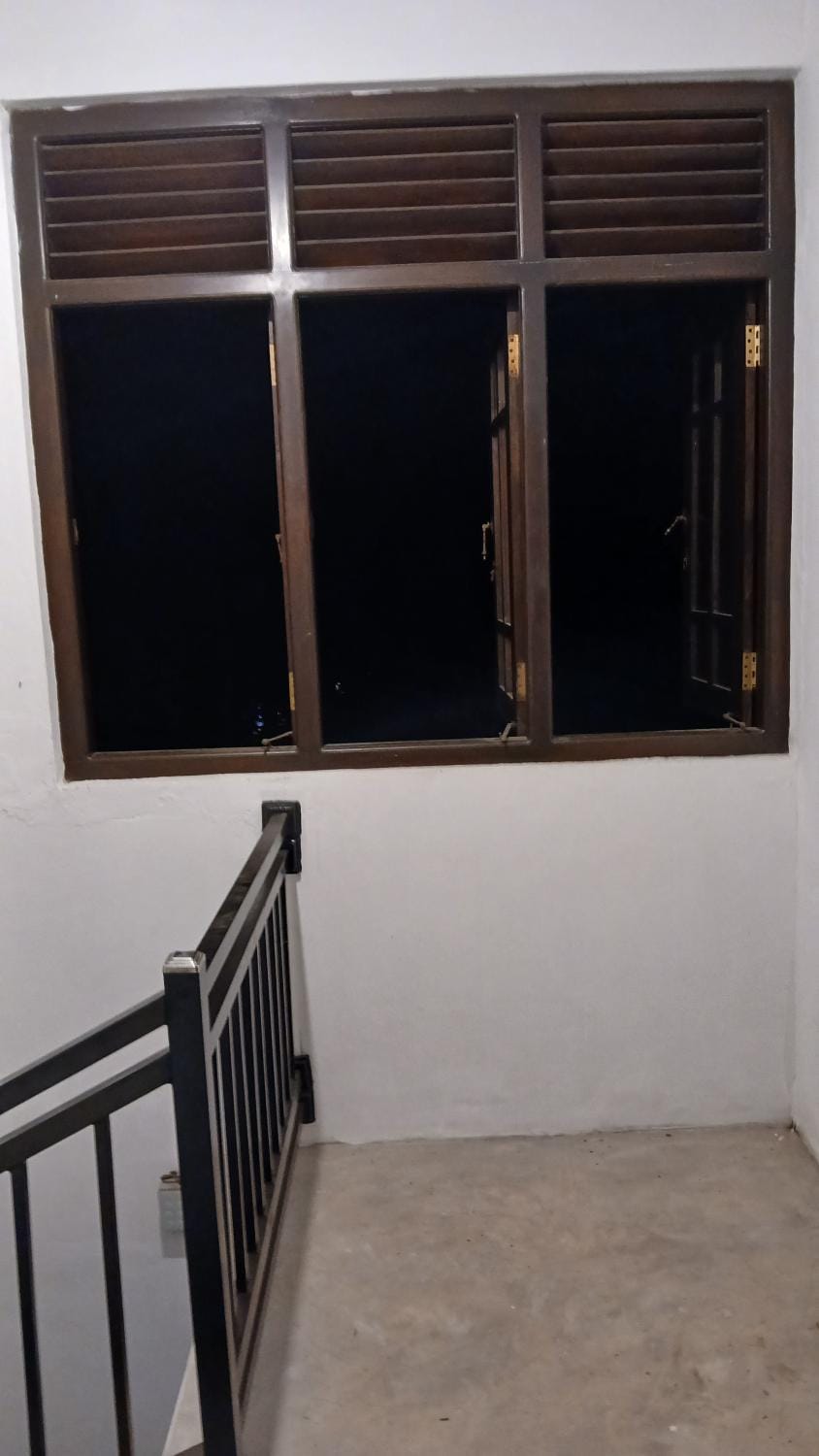 Villa Guruge- upstairs Apartment in Hikkaduwa
